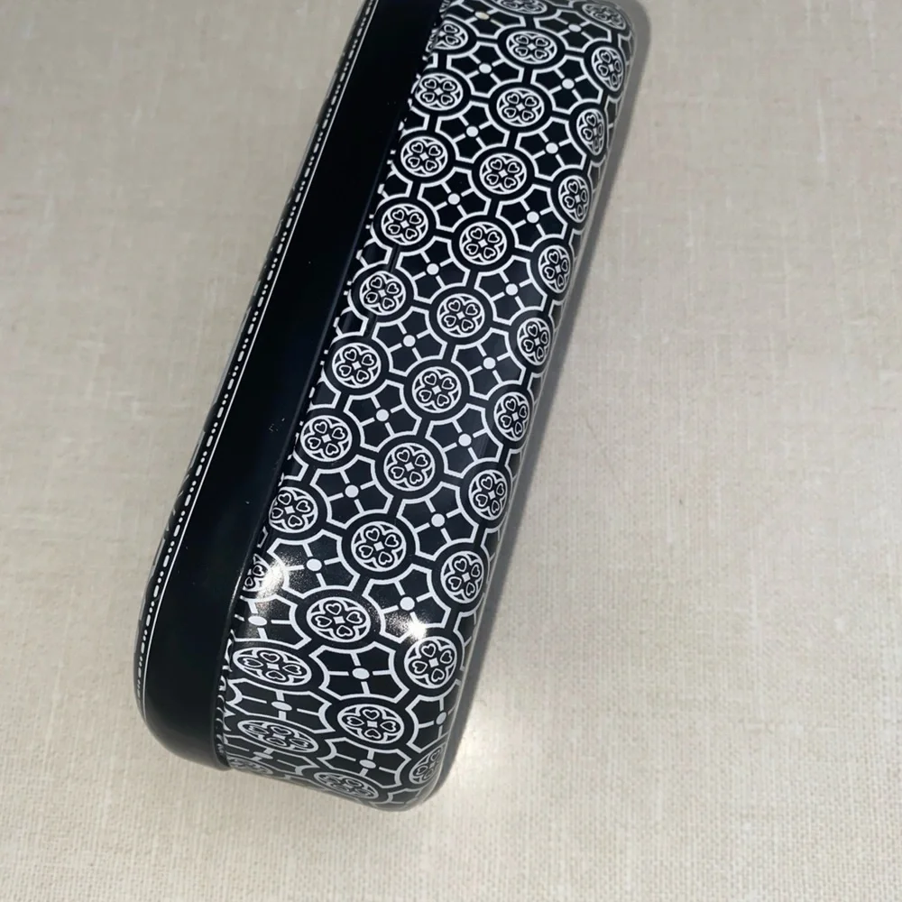 BRIGHTON Black & White Filigree SUNGLASSES Eyeglasses Storage CASE Tin EMPTY